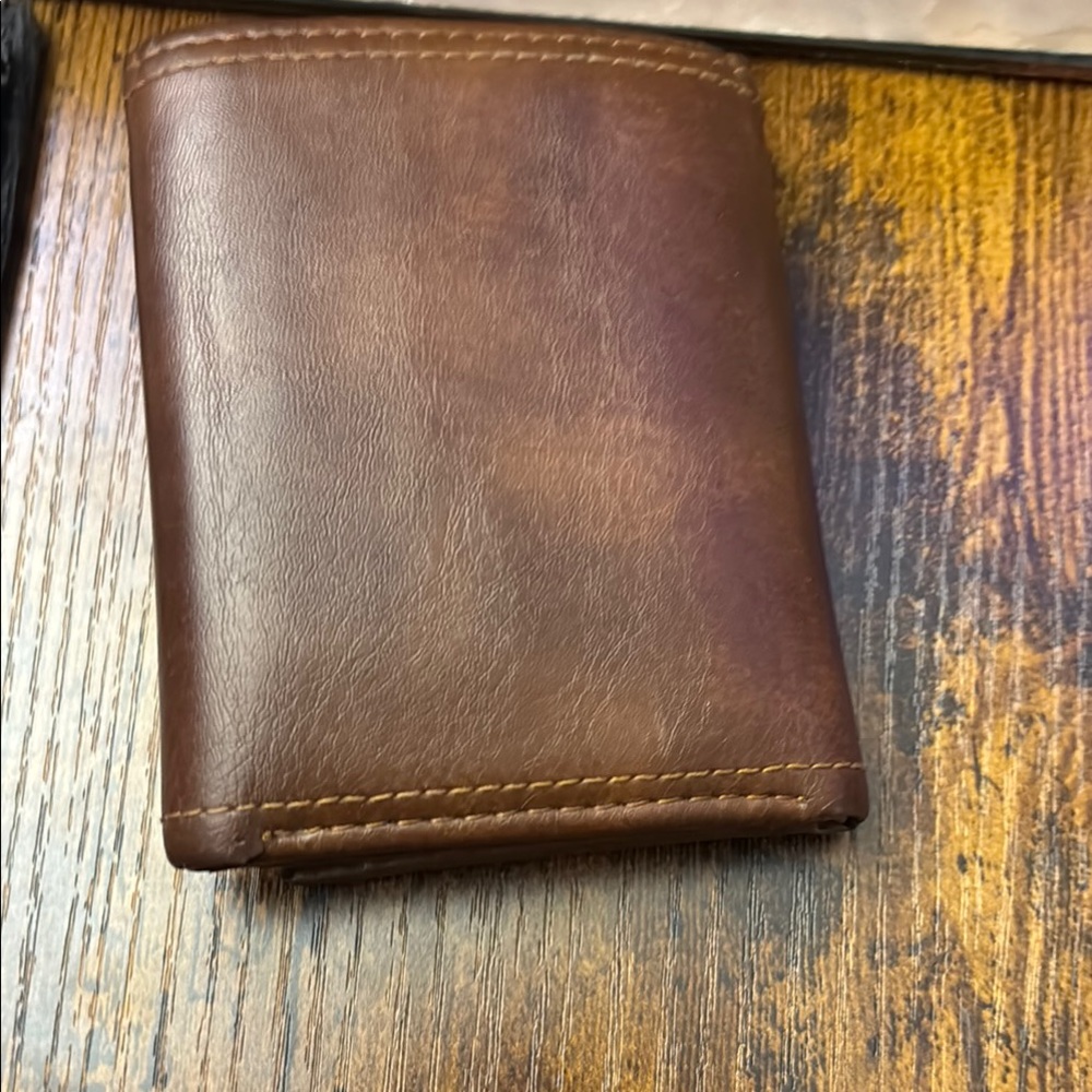 Brown Leather Key Holder with Smooth Finish Tri fold wallet